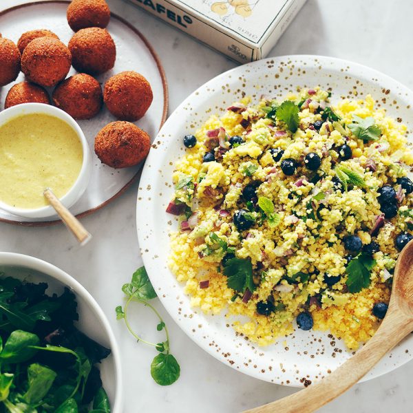 Receita de Salada de Cuscuz de Milho com Falafel e Maionese de Caril e Maçã