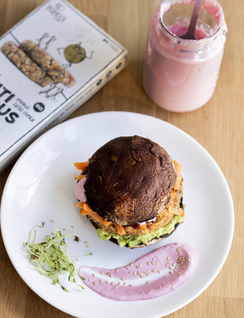 Receita de Veggie Burger de Lentilhas com Maionese de Beterraba